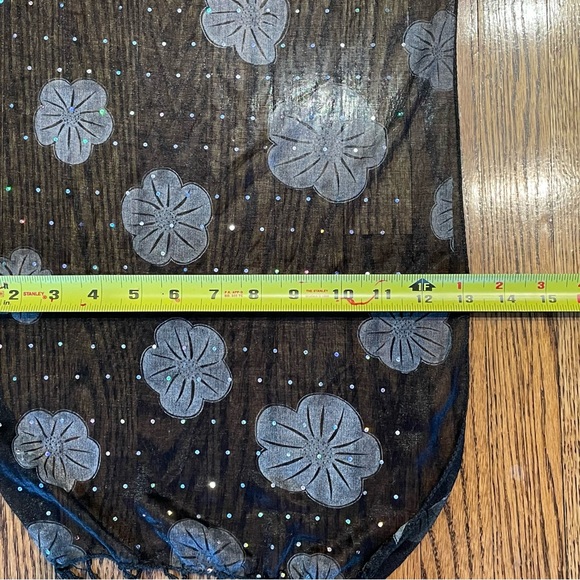 Sheer lightweight, black scarf with white pattern and tiny sequins - Picture 2 of 3